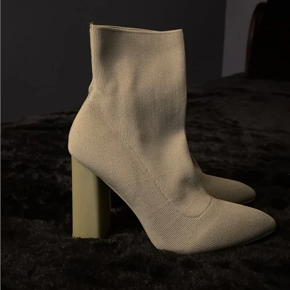 NWT Public Desire Exclusive Wide Fit Loyal Heel Sock Boots in Olive Knit - Picture 5 of 11